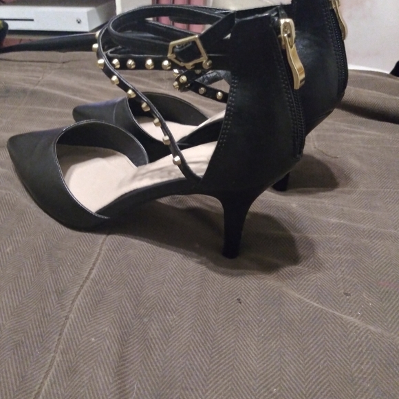 Meet your Posher, Alyssa - Picture 4 of 16